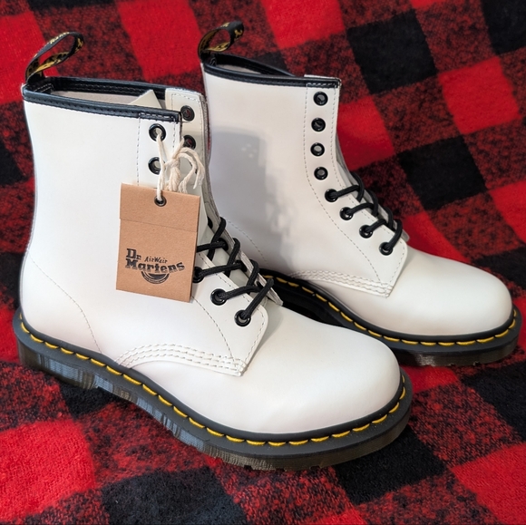 Dr. Martens Shoes - NIB Dr. Martens 1460 W